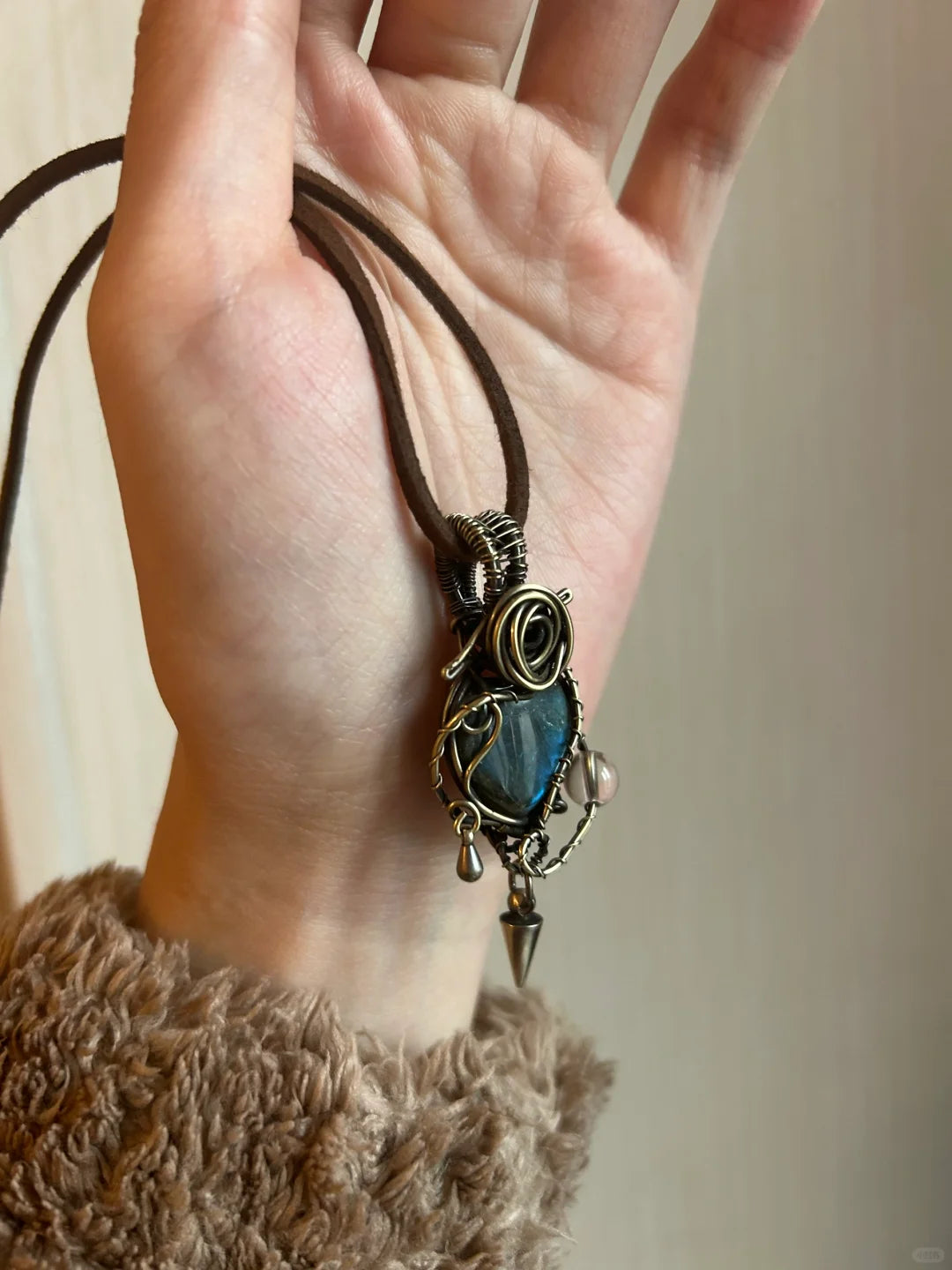 Thorn rose labradorite Pendant
