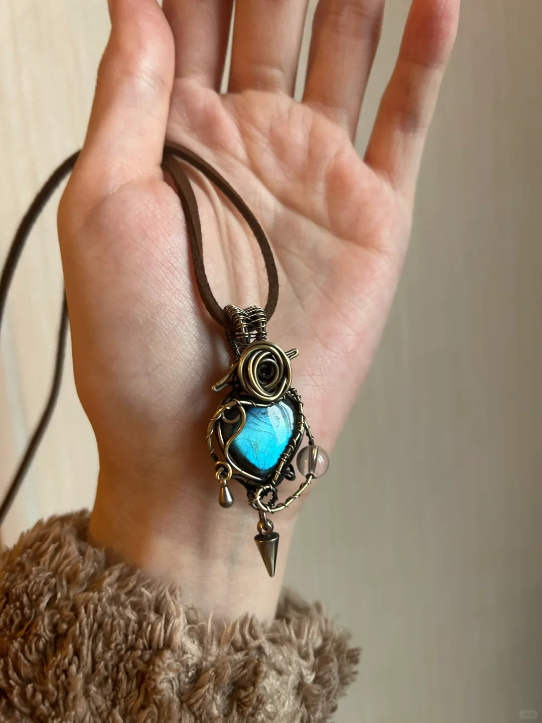 Thorn rose labradorite Pendant