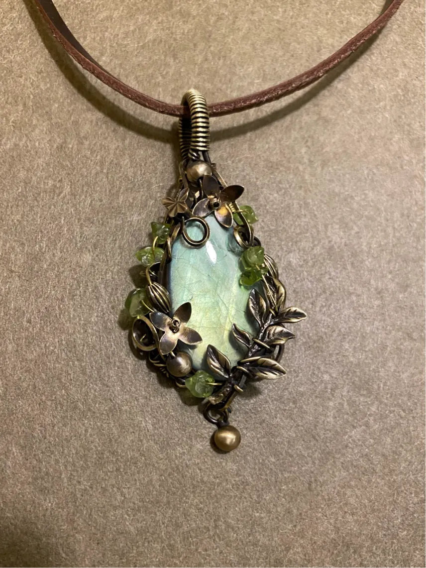 Forest Vibe Wire Wrapping Pendant