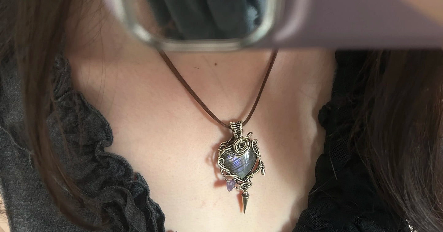 Thorn rose labradorite Pendant