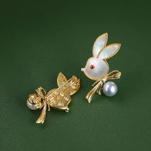 Load image into Gallery viewer, Bunny Brooch Women&#39;s Natural Pearl Corsage Women&#39;s S925 Sterling Silver Simple This Year Little Bunny Sweater Pin
