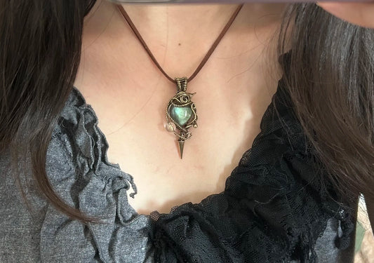 Thorn rose labradorite Pendant
