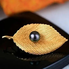 Load image into Gallery viewer, Artificial Tahitian Black Pearl Golden Leaf Brooch for Women Elegant Graceful Professional Black Small Business Suit Brooch Pin
