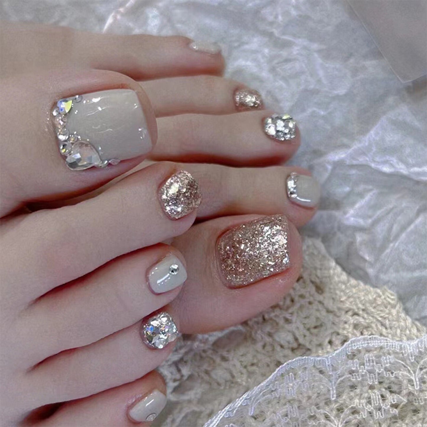 24Pcs glitter False Toe Nails Shiny Diamond Fake feet Nails Exquisite Feet Nail Tips Faux Ongles Nail Stickers acrylic press ons