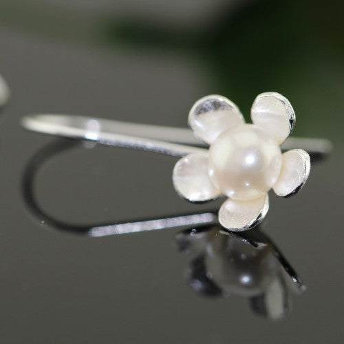 five-petaled flowers pearl ear hook