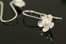 Load image into Gallery viewer, five-petaled flowers pearl ear hook
