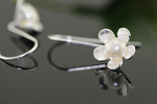 Load image into Gallery viewer, five-petaled flowers pearl ear hook
