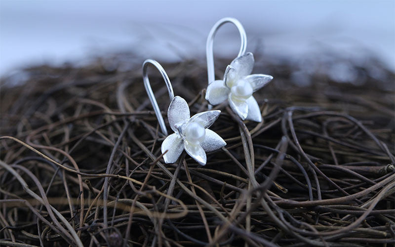 Tri-petal flower pearl ear hook
