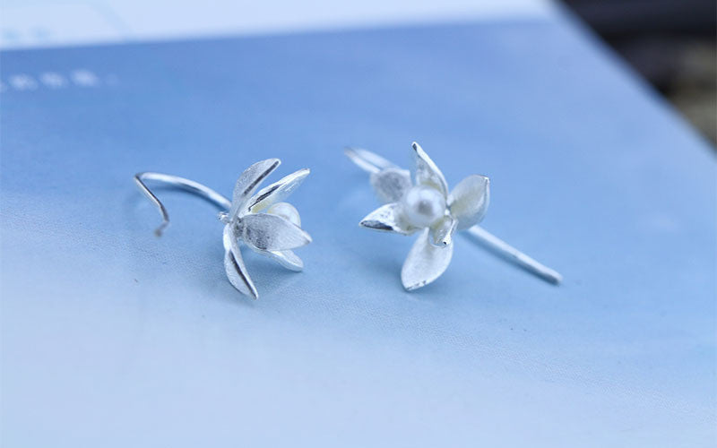 Tri-petal flower pearl ear hook